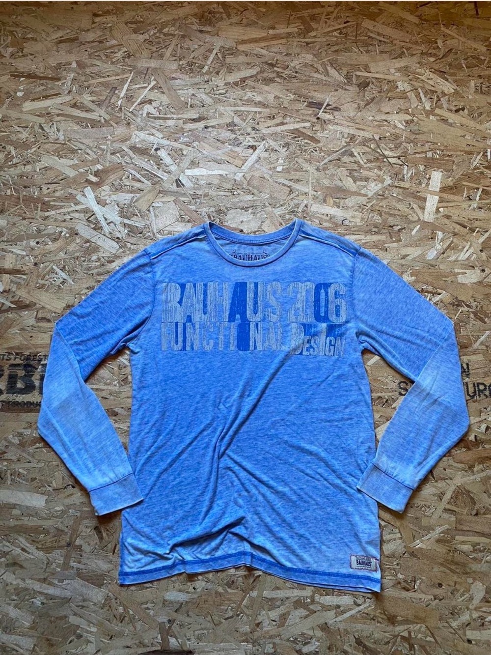 Men's Bauhaus Lightweight Long-Sleeve Graphic Tee in Light Blue